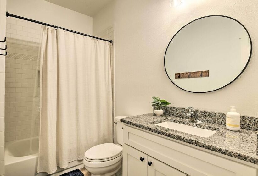 4 Mi To Boat Ramp: Charming Rockport Home