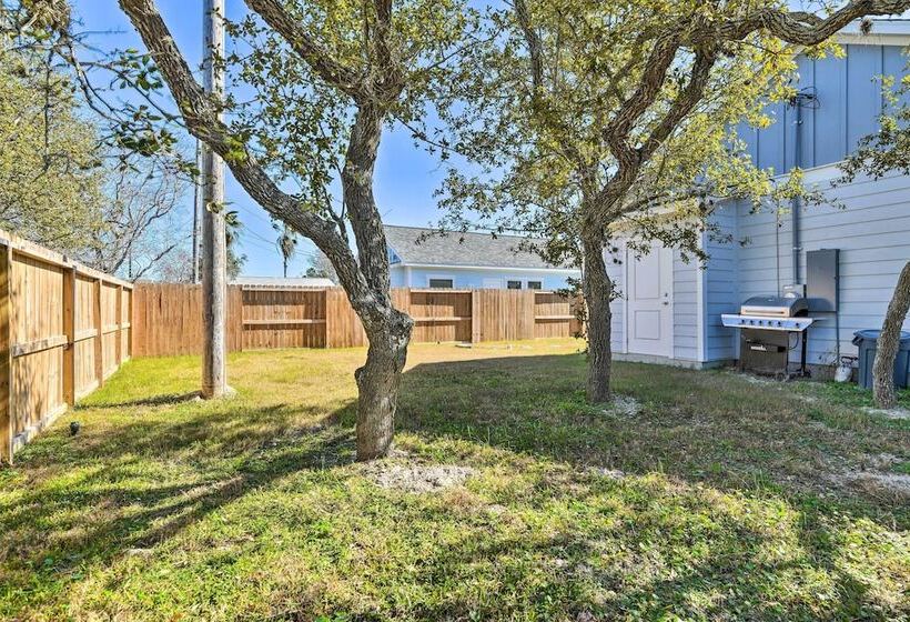 4 Mi To Boat Ramp: Charming Rockport Home