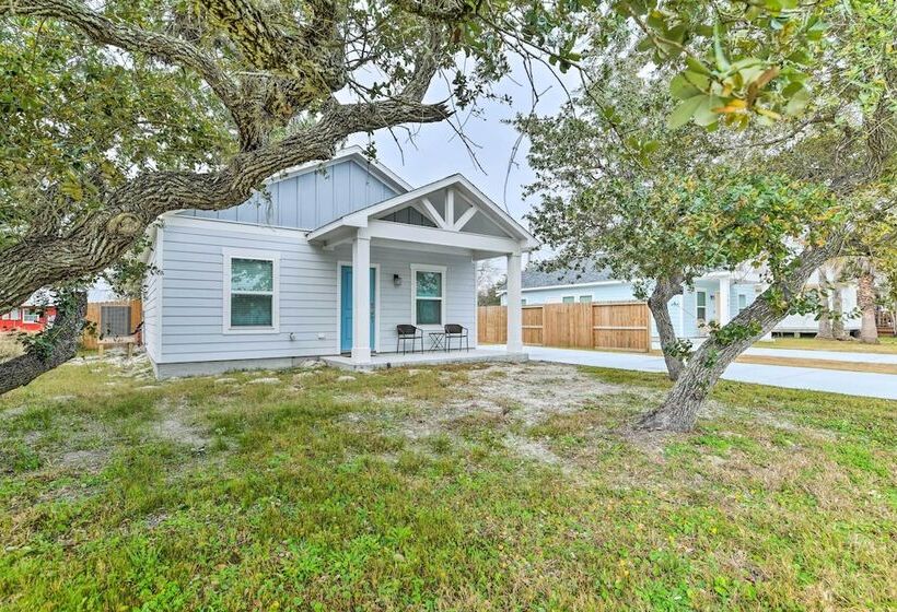 4 Mi To Boat Ramp: Charming Rockport Home