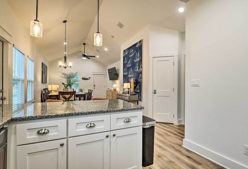 4 Mi To Boat Ramp: Charming Rockport Home