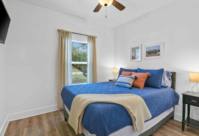 4 Mi To Boat Ramp: Charming Rockport Home