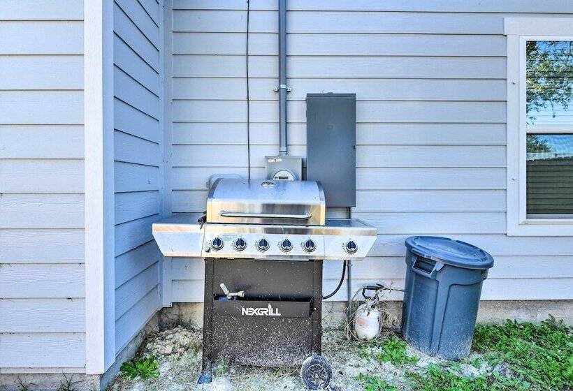 4 Mi To Boat Ramp: Charming Rockport Home