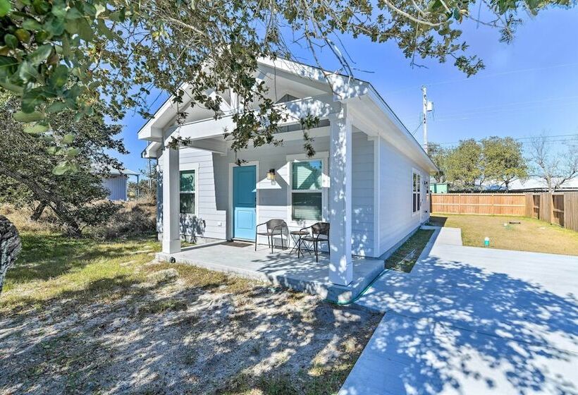 4 Mi To Boat Ramp: Charming Rockport Home