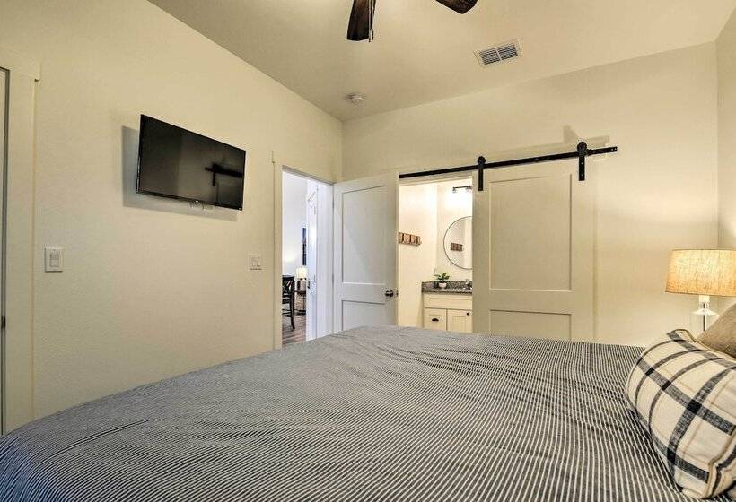 4 Mi To Boat Ramp: Charming Rockport Home