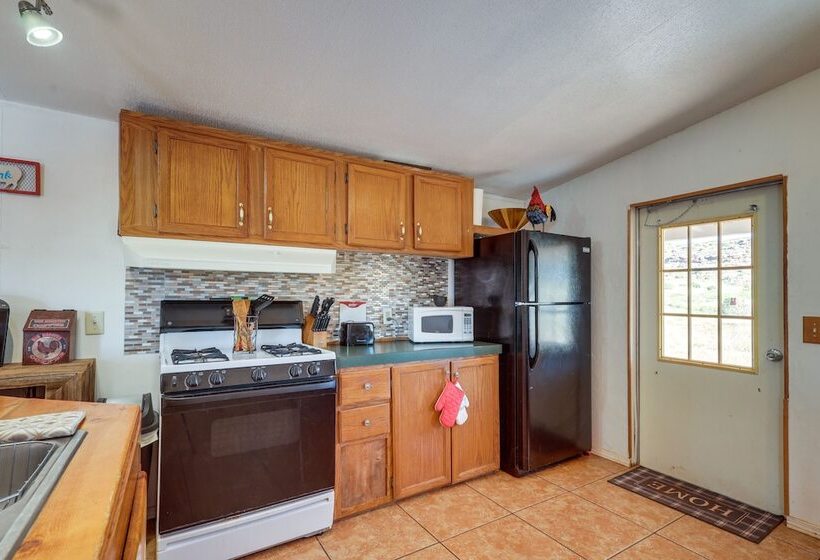 Charming Santa Rosa Home W/ Mountain Views & Porch