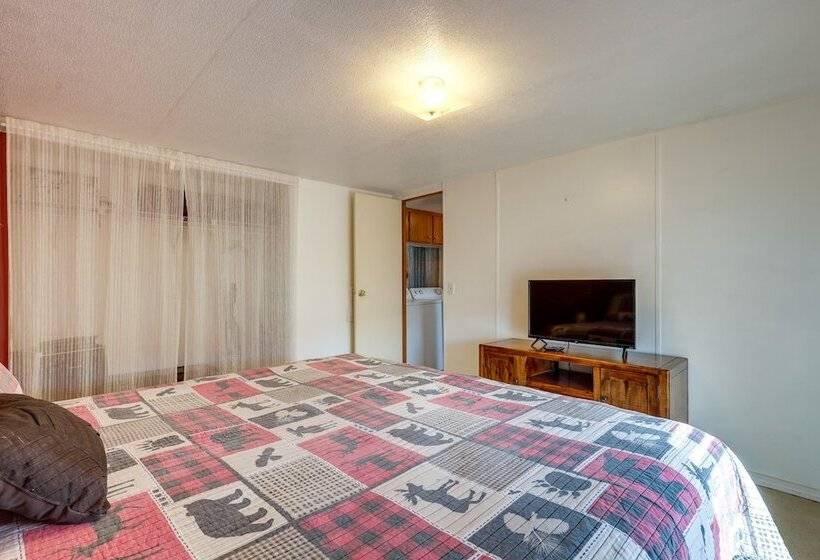 Charming Santa Rosa Home W/ Mountain Views & Porch