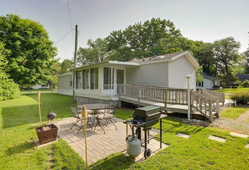 Charming South Haven Home   Great Location!