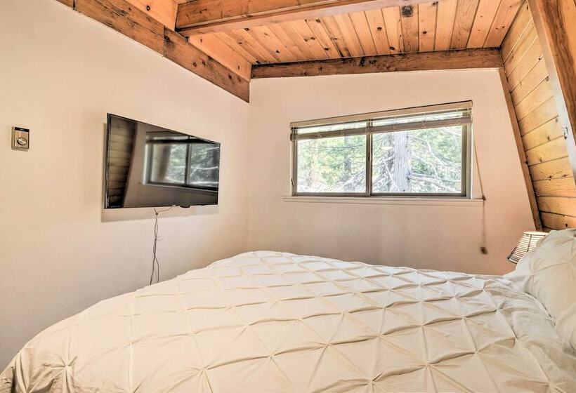 Charming Pinecrest Cabin W/ Private Deck