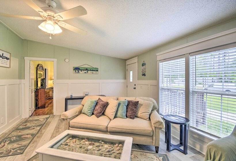 Charming Supply Home < 2 Mi To Holden Beach!
