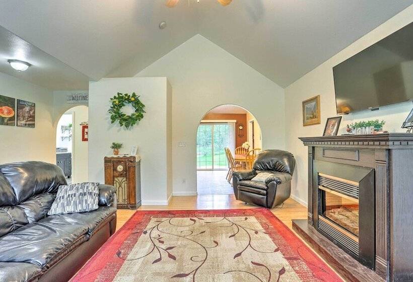 Charming Wasilla Retreat: Walk To Lake Lalen!