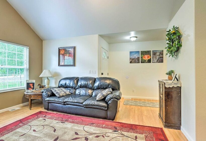 Charming Wasilla Retreat: Walk To Lake Lalen!