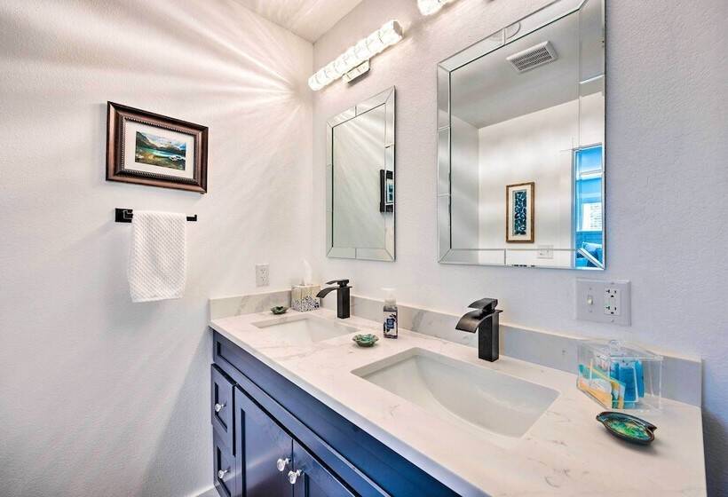 Chic Bentonville Home ~ 1 Mi From Downtown!