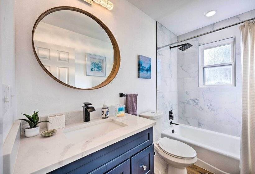 Chic Bentonville Home ~ 1 Mi From Downtown!