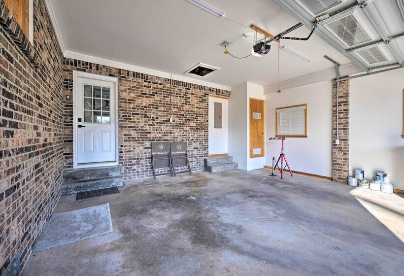 Chic Bentonville Home ~ 1 Mi From Downtown!