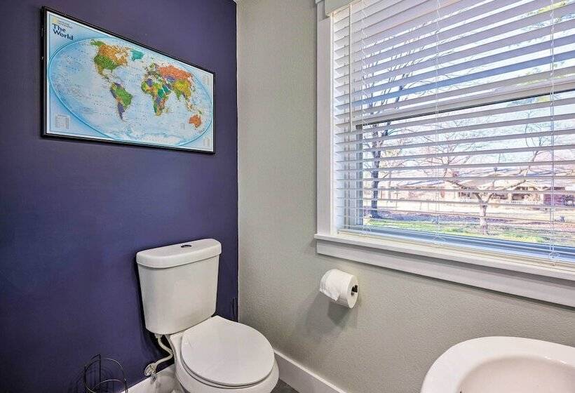 Chic Bentonville Home ~ 1 Mi From Downtown!