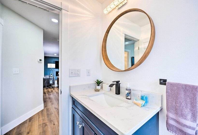 Chic Bentonville Home ~ 1 Mi From Downtown!