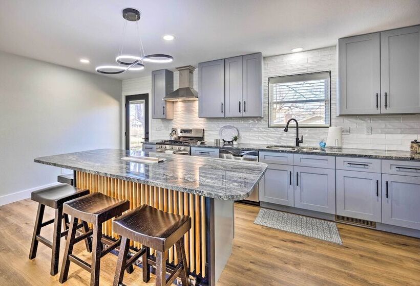 Chic Bentonville Home ~ 1 Mi From Downtown!