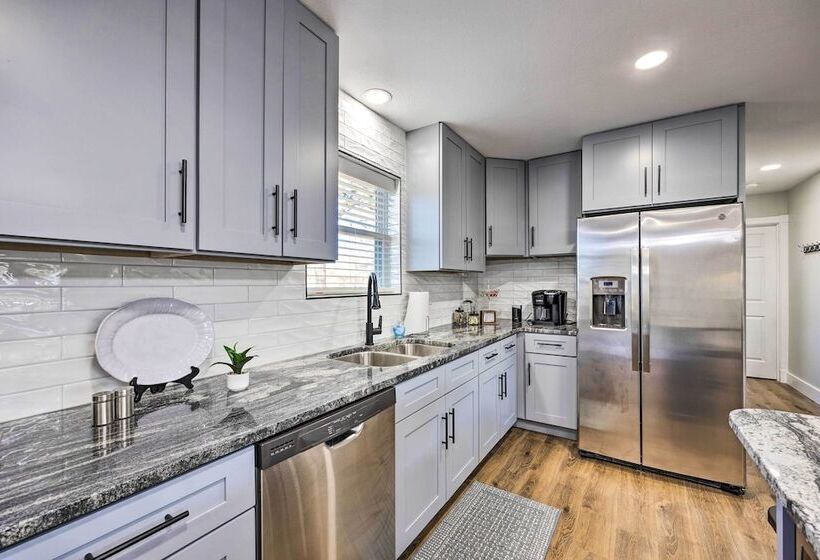 Chic Bentonville Home ~ 1 Mi From Downtown!