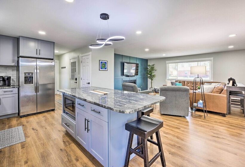 Chic Bentonville Home ~ 1 Mi From Downtown!