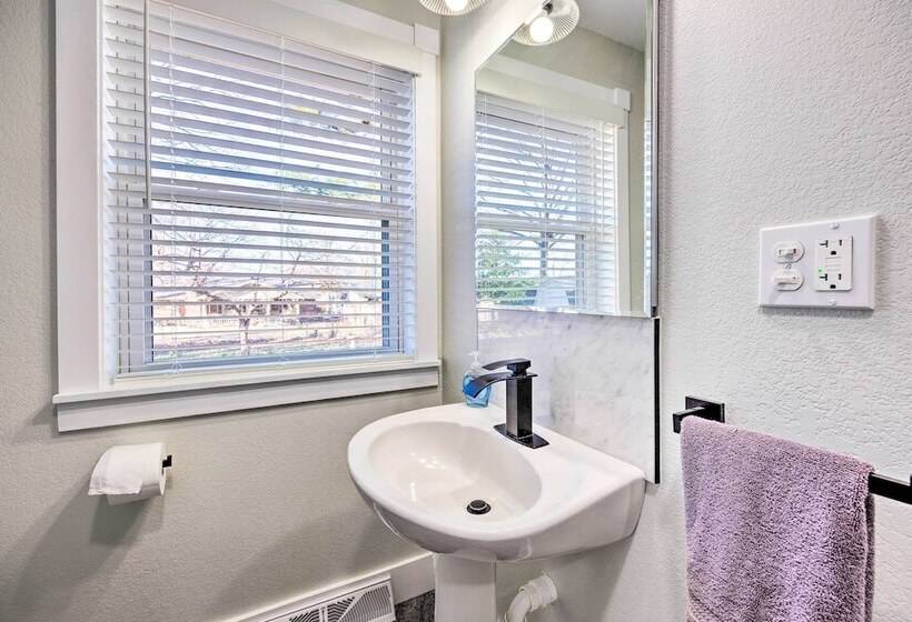 Chic Bentonville Home ~ 1 Mi From Downtown!