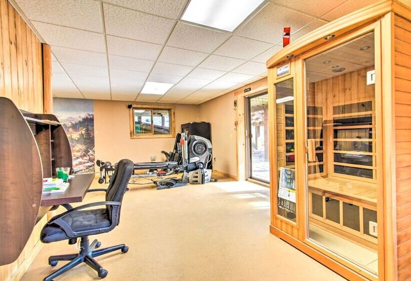 Chic Brandon Cabin W/ Pool, Hot Tub + Sauna!