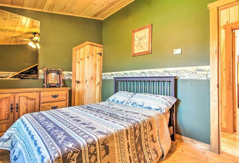 Chic Brandon Cabin W/ Pool, Hot Tub + Sauna!