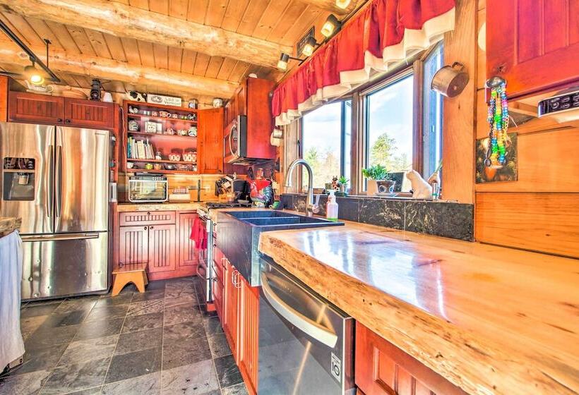 Chic Brandon Cabin W/ Pool, Hot Tub + Sauna!