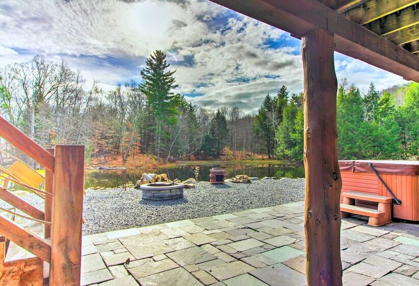 Chic Brandon Cabin W/ Pool, Hot Tub + Sauna!