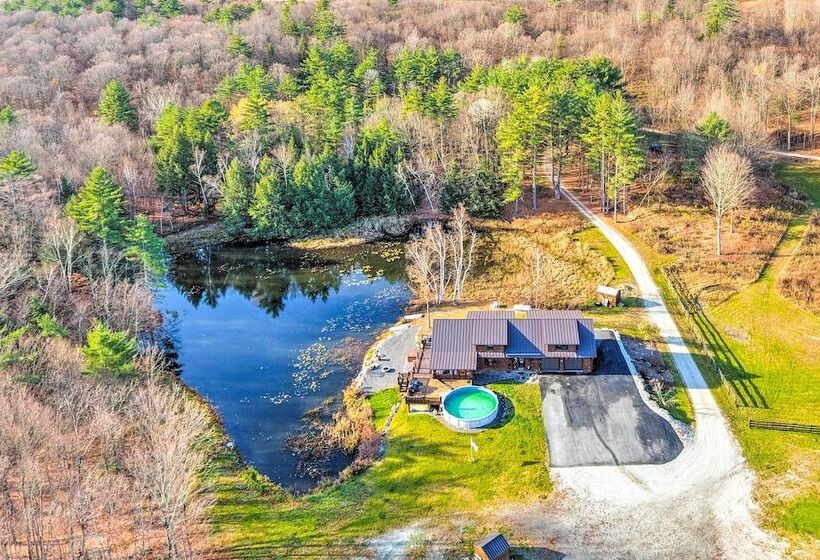 Chic Brandon Cabin W/ Pool, Hot Tub + Sauna!