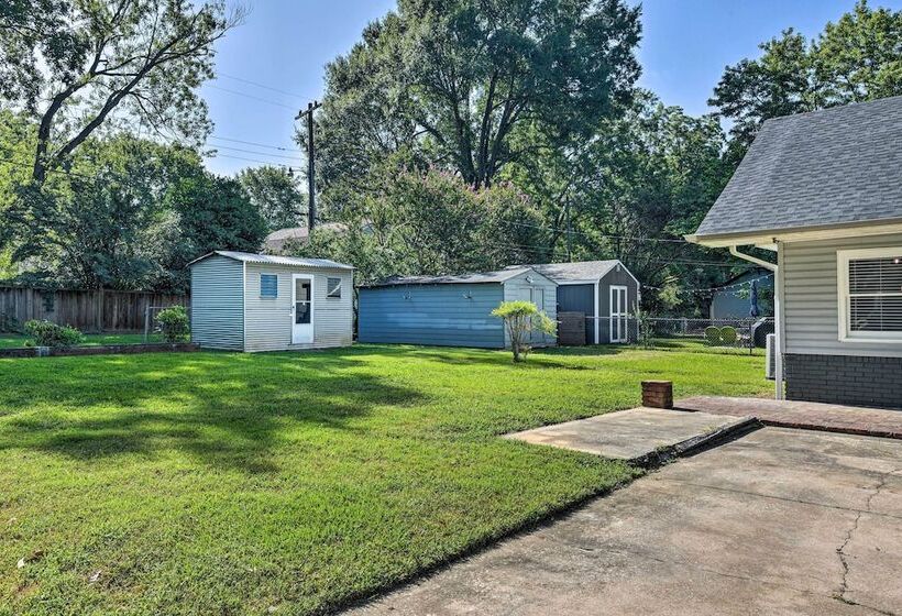 Chic Charlotte Retreat < 3 Miles To Downtown!