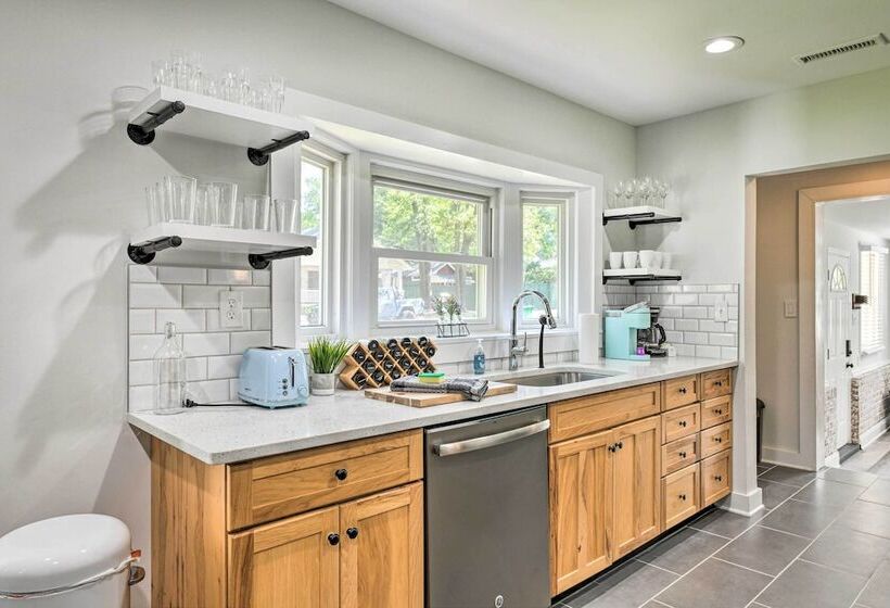 Chic Charlotte Retreat < 3 Miles To Downtown!