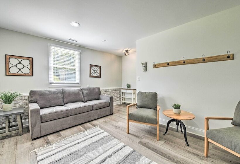 Chic Charlotte Retreat < 3 Miles To Downtown!