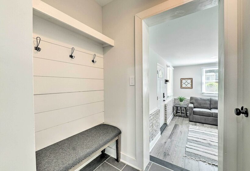 Chic Charlotte Retreat < 3 Miles To Downtown!