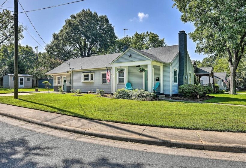 Chic Charlotte Retreat < 3 Miles To Downtown!