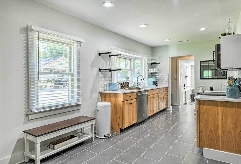 Chic Charlotte Retreat < 3 Miles To Downtown!