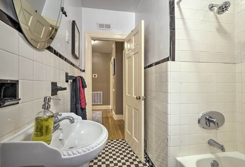 Chic & Cozy Greensboro Home, 2 Mi To Dtwn!