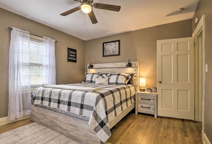 Chic & Cozy Greensboro Home, 2 Mi To Dtwn!