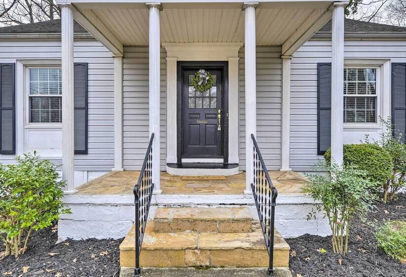 Chic & Cozy Greensboro Home, 2 Mi To Dtwn!