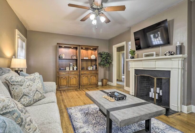 Chic & Cozy Greensboro Home, 2 Mi To Dtwn!