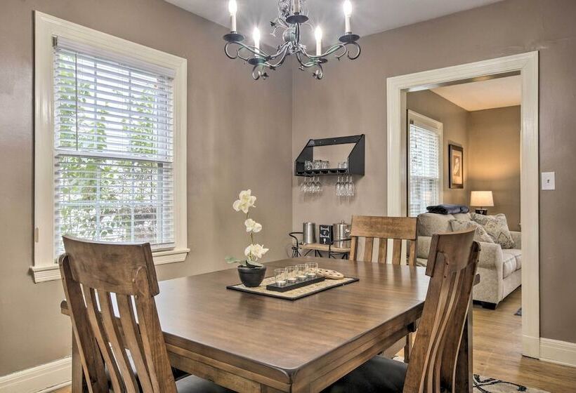 Chic & Cozy Greensboro Home, 2 Mi To Dtwn!