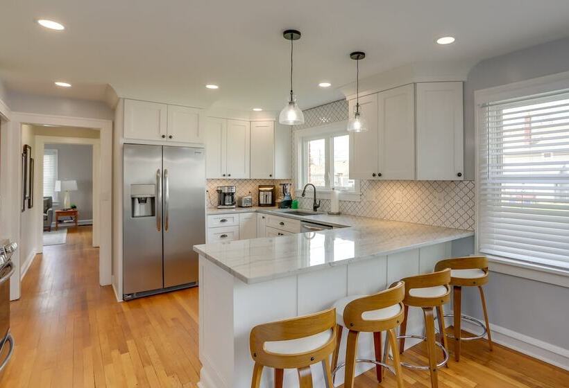 Chic Home W/ Deck, Walk To Lake Erie!