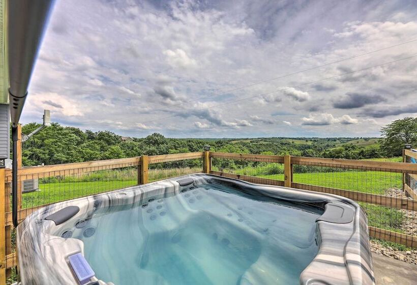 Chic Williamstown Retreat With Pool & Hot Tub!