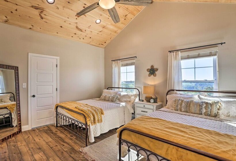 Chic Williamstown Retreat With Pool & Hot Tub!