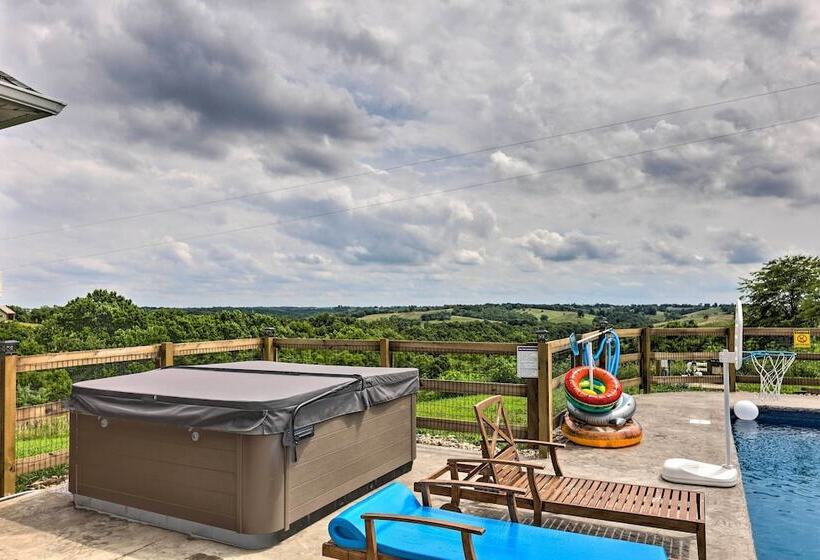 Chic Williamstown Retreat With Pool & Hot Tub!