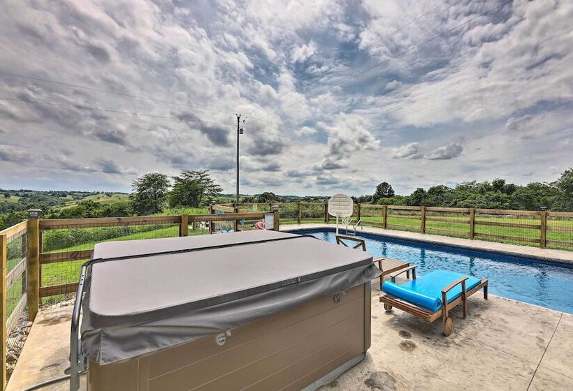 Chic Williamstown Retreat With Pool & Hot Tub!