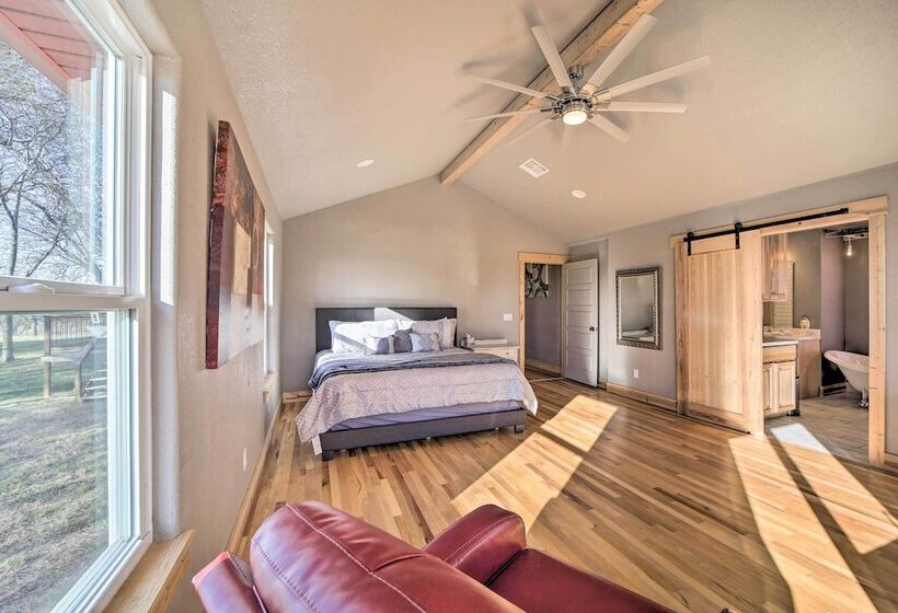 Claremore Country Home W/ Large Yard & Grill!