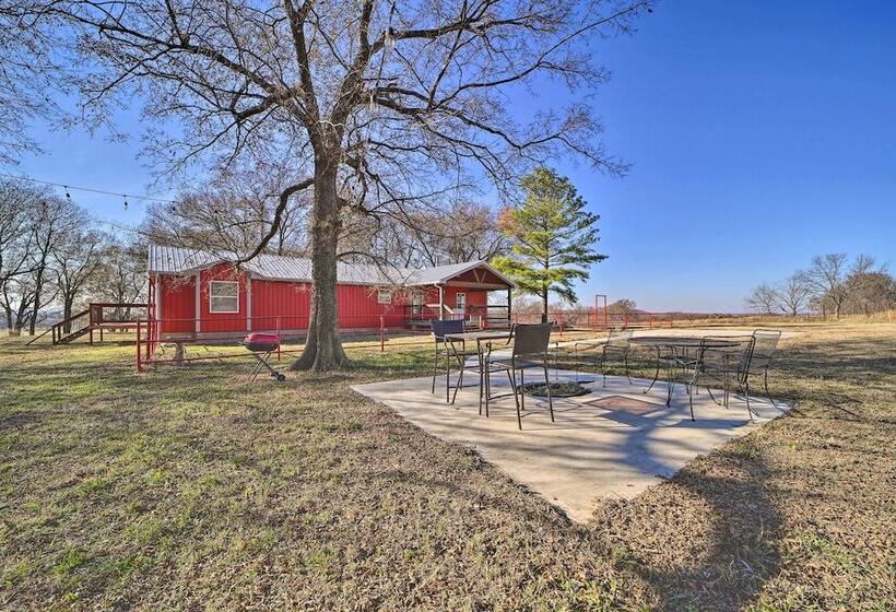 Claremore Country Home W/ Large Yard & Grill!