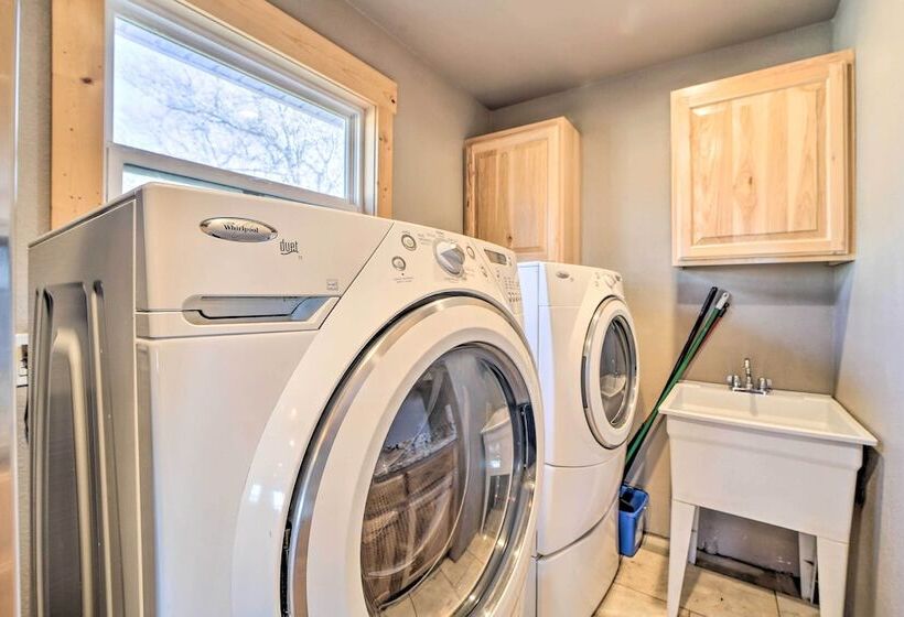 Claremore Country Home W/ Large Yard & Grill!