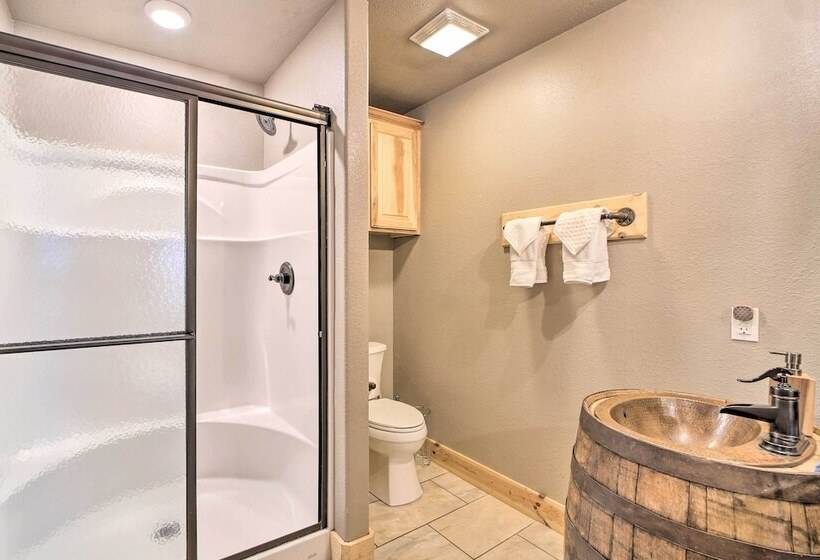 Claremore Country Home W/ Large Yard & Grill!