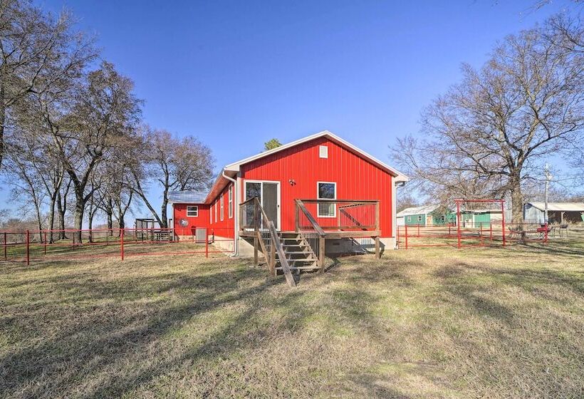 Claremore Country Home W/ Large Yard & Grill!